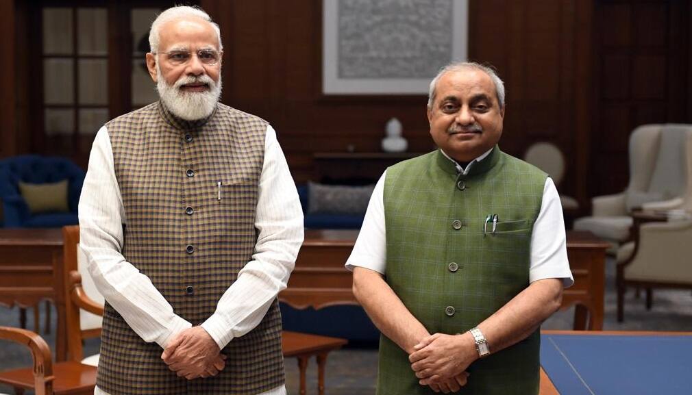 Nitin Patel suddenly went to Delhi and met Narendra Modi, what was discussed in the 40 minute meeting? નીતિન પટેલ અચાનક જ દિલ્હી જઈને નરેન્દ્ર મોદીને મળ્યા, 40 મિનિટની બેઠકમાં શું થઈ ચર્ચા ?