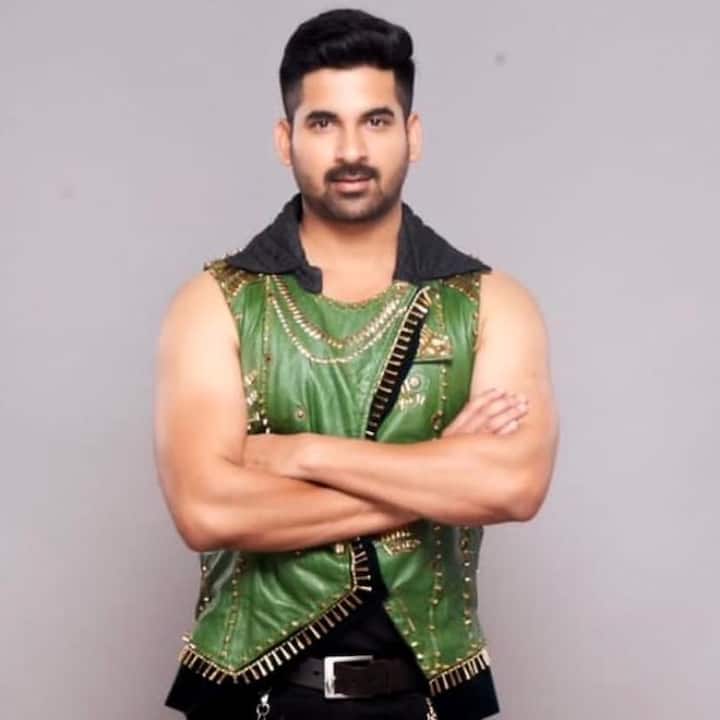 अनेक मालिका व सिनेमांमधून स्वतःचे स्थान निर्माण करणाऱ्या अक्षयचे पहिलेच रोमँटिक गाणे आहे.  (Photo:@AkshayWaghmare/IG)