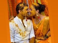 Suyash Tilak Haldi : अभिनेता सुयश टिळक आयुषी भावे अडकणार लग्नबंधनात, सुयश-आयुषीच्या हळदीसमारंभाचे फोटो व्हायरल