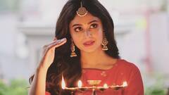 'বাড়ির লক্ষ্মী' মা আর দিদির সঙ্গে পুজোর আয়োজন, ছবি ভাগ করে নিলেন ঋতাভরী