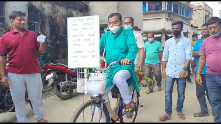 যেখানে লেখা 'বড়দের বিজয়ার প্রণাম ও ছোটদের ভালবাসা'।