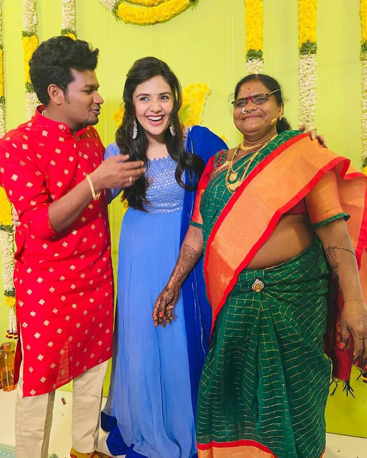 ముక్కు అవినాష్ పెళ్లిలో.. శ్రీముఖి సందడి, రాములమ్మ ఎక్కడున్నా పండగే! - Image Credit: Sreemukhi/Instagram