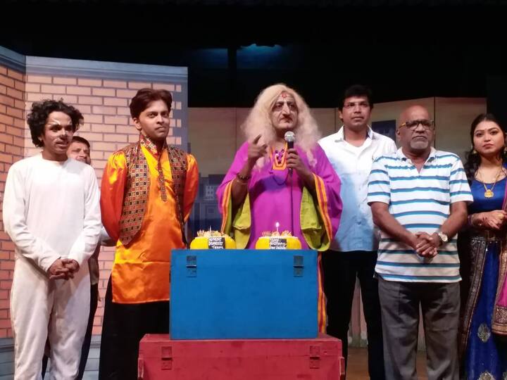 पहिल्या लॉकडाउन नंतर अलबत्या गलबत्या बालनाट्याची जाहीरात करण्यात आली होती. त्यात एकदा का कोरोना गेला की पुन्हा सुरू होणार...जादूच्या आगपेटीचा नाद सोडेल ती चिंची चेटकीण कसली...'किती गं बाई मी हुशार, किती गं बाई मी हुशार' अशा जाहिराती करण्यात आल्या होत्या. (Photo : albatyagalbatya/FB)