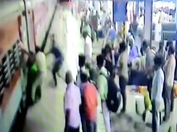 Mumbai: On CCTV footage RPF man saves pregnant woman who fell from train- Watch Video Watch Video: ரயிலில் தவறி விழுந்த கர்ப்பிணி... அதிர்ந்த ரயில்வே நிலையம்... அடுத்து நடந்தது என்ன?