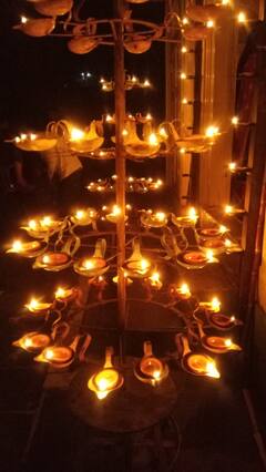 कोजागिरी पौर्णिमेनिमित वाळवा तालुक्यातील वाटेगावमधील वासुदेव मंदिर एक हजार दिव्यांनी उजळले