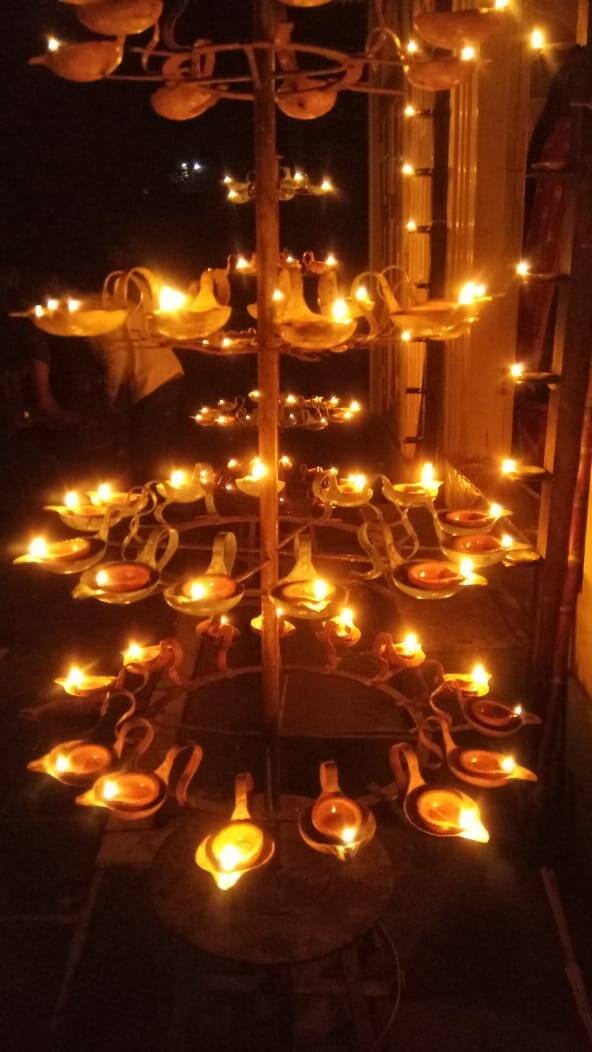 सांगलीच्या वाळवा तालुक्यातील वाटेगाव मधील वासुदेव मंदिरामध्ये कोजागिरी पौर्णिमा ते त्रिपुरारी पौर्णिमा तब्बल एक महिना चालणारा असा दीपोत्सव दरवर्षी साजरा केला जातो.