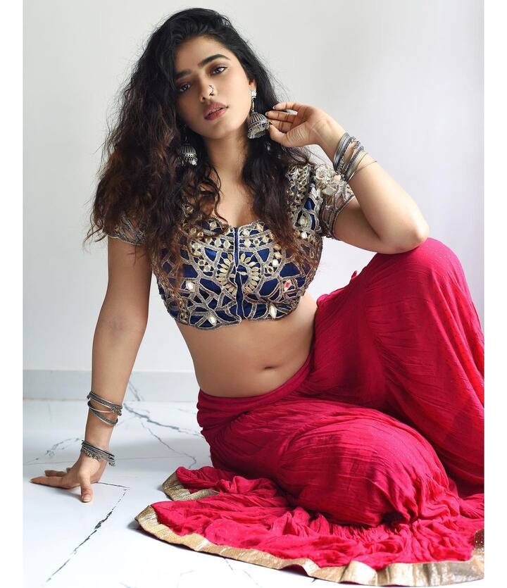 ‘రొమాంటిక్’ భామ కేతిక.. కుర్రకారుకు నిద్ర కరువే ఇక! - Image Credit: Ketika Sharma/Instagram