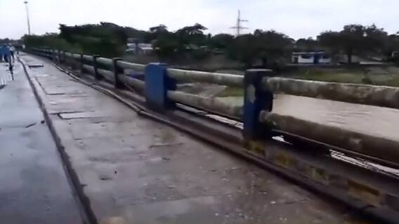 North Bengal Rain: বালাসন নদীর ওপর সেতুর ৩ নম্বর পিলার বসে বিপত্তি, বন্ধ শিলিগুড়ি ঢোকার রাস্তা| Bangla News