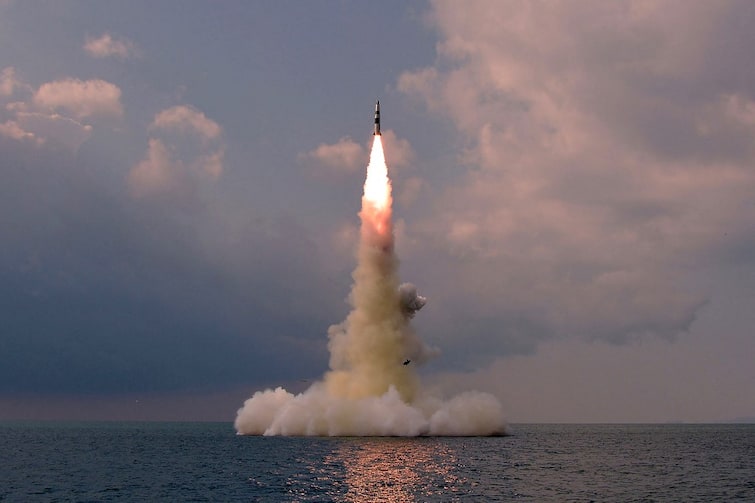 उत्तर कोरिया ने लॉन्च की पनडुब्बी से दागी जाने वाली बैलिस्टिक मिसाइल, इस साल का 8वां परीक्षण