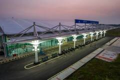 Kushinagar International Airport: উত্তরপ্রদেশে সবথেকে লম্বা রানওয়ে, কুশীনগরে উদ্বোধন নতুন আন্তর্জাতিক বিমানবন্দরের, দেখুন ছবিতে