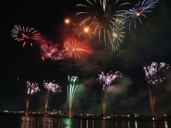 Nashik Firecrackers Banned : उत्तर महाराष्ट्राला फटाके वाजवून दिवाळी साजरी करता येणार Nashik Firecrackers Banned : उत्तर महाराष्ट्राला फटाके वाजवून दिवाळी साजरी करता येणार