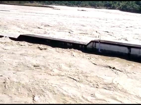 हरिद्वार: पहाड़ों पर हुई भारी बारिश के बाद गंगा का जलस्तर बढ़ा, खतरे के निशान से ऊपर, कई गांवों में अलर्ट जारी हरिद्वार: पहाड़ों पर हुई भारी बारिश के बाद गंगा का जलस्तर बढ़ा, खतरे के निशान से ऊपर, कई गांवों में अलर्ट जारी
