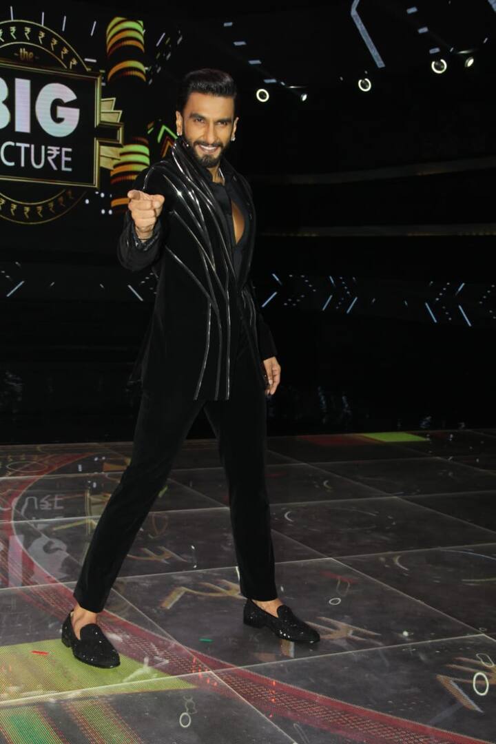 रणवीर सिंह के पहले टेलीविजन शो The Big Picture की शुरुआत 16 अक्टूबर से हुई है. अब इस खेल के दूसरे हफ्ते में कई सेलेब्स नजर आने वाले हैं. इस बार दो हसीनाएं सेट पर चार चांद लगाने के लिए पूरी तरह से तैयार हैं.