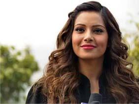 बिपाशा बासू (Bipasha Basu) 'जिस्म' सिनेमाच्या प्रमोशनसाठी मुंबईतील एका नाईट क्लबमध्ये गेली होती. तिथं एका अनोळखी व्यक्तिनं तिची छेड काढली होती. त्यावेळी तो व्यक्ती पळून जात असताना जॉन अब्राहमनं त्याला पकडलं होतं.