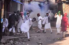 मध्य प्रदेश: जबलपुर में उपद्रवियों का तांडव, पुलिस पर पथराव कर फेंके जलते पटाखे