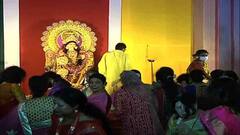 Laxmi Puja 2021: আরবানা আবাসনে ধনদেবীর আরাধনা, আছেন শ্রাবন্তী-অরিন্দম | Bangla News