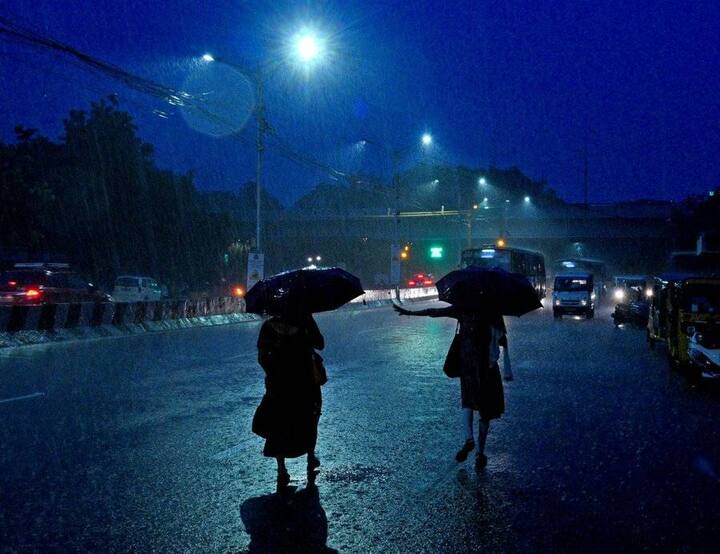 அவ்வாறு வீசும் போது வங்காள விரிகுடாவில் இருந்து ஈரப்பதத்தை கொணரும் இக்காற்று தக்காண பீடபூமிக்கு மழையை கொண்டுவருகிறது. இந்தக்காற்றினால் கரையோர ஆந்திரப்பிரதேசம், இராயலசீமை, தமிழகத்தின் கரையோரம், பாண்டிச்சேரி மற்றும் இலங்கையின் கிழக்கு கரையோர பகுதிகள் மழை பெறுகின்றன.