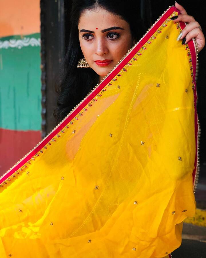 అందాల రాక్షసి సీరియల్ ద్వారా బుల్లితెరకు దగ్గరైనా బ్యూటీ తనూజ (Image Credit/Tanuja Gowda Instagram)