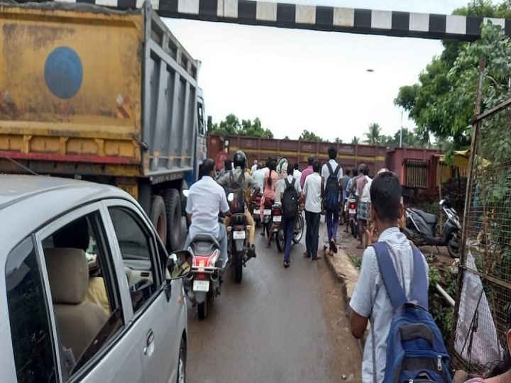 திருவாரூரில் கிடப்பில் கிடக்கும் ரயில்வே மேம்பாலப்பணிகள் - அனுதினமும் அல்லல்படும் பொதுமக்கள்