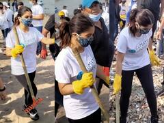 मुंबई में सफाई करने निकलीं भूमि पेडनेकर, बोलीं- हमारा फैलाया कचरा हमें ही साफ करना होगा