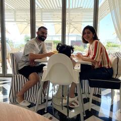 Vamika Kohli New Pic: विराट ने शेयर की Vamika और Anushka के साथ मस्ती करते हुए बेहद प्यारी तस्वीर, 8 महीने की वामिका के लंबे बाल कर रहे हैं हैरान