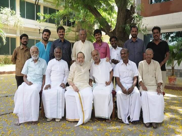 ஒவ்வொரு பூக்களுமே சொல்கிறதே பாடல் சீரியஸ் மோடில் இருந்து வாழ்க்கைக்கு ஊக்கம் அளிக்கும்.  ஜூன் போனால் ஜூலை காற்றே பாடல் போகிறபோக்கில் இலகுவாக ஊக்கம் அளிக்கும். பா. விஜய்யால் மேடை போட்டும் ஊக்கமளிக்க முடியும், நதி மேல் இலையாய் மிதந்துகொண்டும் ஊக்கமளிக்க முடியும்.