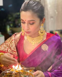 বাড়িতে কোজাগরী লক্ষ্মীপুজো, মায়ের সঙ্গে আয়োজন করলেন মিমি