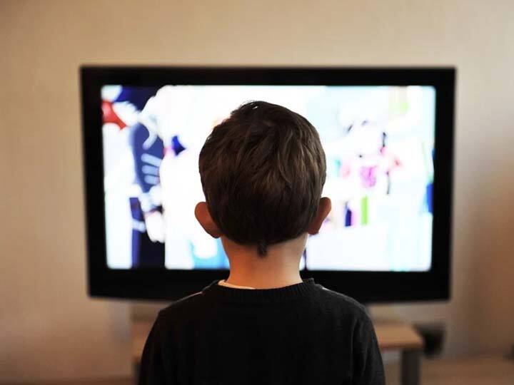 Does your child also watch TV or mobile for more than 3 hours! Mind-blowing revelations in the latest research ਕੀ ਤੁਹਾਡਾ ਬੱਚਾ ਵੀ 3 ਘੰਟਿਆਂ ਤੋਂ ਵੱਧ ਸਮਾਂ ਟੀਵੀ ਜਾਂ ਮੋਬਾਈਲ ਵੇਖਦਾ! ਤਾਜ਼ਾ ਖੋਜ 'ਚ ਹੋਸ਼ ਉਡਾ ਦੇਣ ਵਾਲੇ ਖੁਲਾਸੇ