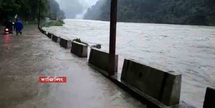 Alipurduar torsa river in danger banks broke two sister drowned Alipurduar: ফুঁসছে তোর্সা, খরস্রোতা নদীর পাড় ভেঙ্গে তলিয়ে গেল ২ বোন