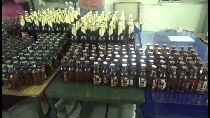 Dharmapuri: 9 arrested for hoarding and selling liquor-1204 bottles confiscated தருமபுரி: மதுபாட்டில்கள் பதுக்கி வைத்து விற்பனை செய்ததாக 9 பேர் கைது -1204 பாட்டில்களை பறிமுதல்