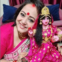 Lakshmi Puja 2021: ধনদেবীর আরাধনায় ব্যস্ত টলি তারকারা, দেখে নিন এক ঝলকে