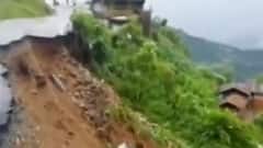 North Bengal Rain: প্রবল বৃষ্টিতে পাহাড়ি রাস্তার নদীর জল, কার্শিয়ং, কালিম্পঙে একাধিক বাড়িতে ফাটল| Bangla News