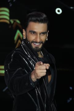 The Big Picture: Sara Ali Khan & Janhvi Kapoor Add Filmy Tadka On Sets Of Ranveer Singh's Show