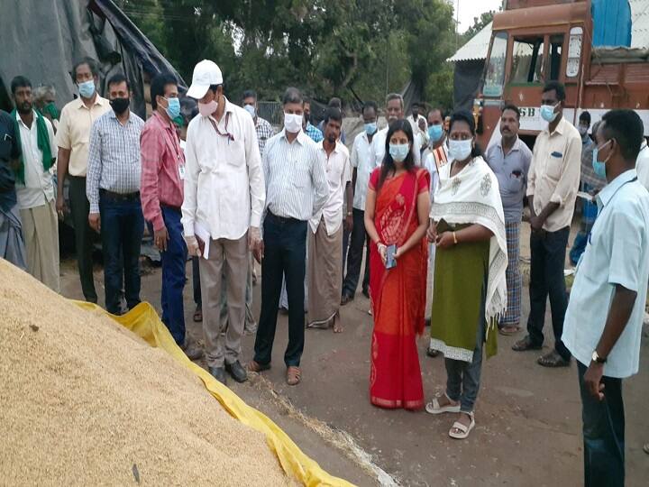 Central Committee officials study in Thiruvarur on increasing the moisture content of paddy நெல்லின் ஈரப்பதத்தை அதிகரிப்பது குறித்து மத்திய குழு அதிகாரிகள் திருவாரூரில் ஆய்வு