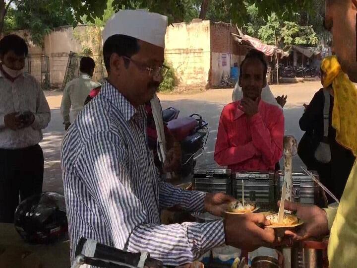 Madhya Pradesh Gwalior Chaat seller Saurabh Gupta look like delhi cm arvind kejrwial सीएम अरविंद केजरीवाल की तरह दिखते हैं ग्वालियर के सौरभ, ये है उनकी इच्छा