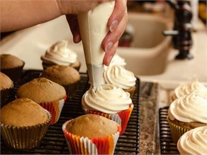 Baking Tips: ओवन में बनाने जा रहे हैं केक तो इन कुकिंग टिप्स को करें फॉलो, छोटी सी गलती से बेकार हो सकती है मेहनत