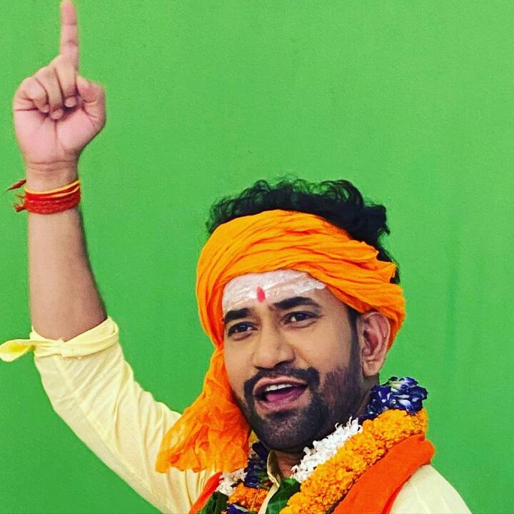 पर्सनल फ्रंट पर जाएं तो निरहुआ का नाम अक्सर भोजपुरी एक्ट्रेस आम्रपाली दुबे के साथ जोड़ा जाता है. दोनों एक साथ 25 से भी ज्यादा फिल्मों में काम कर चुके हैं.