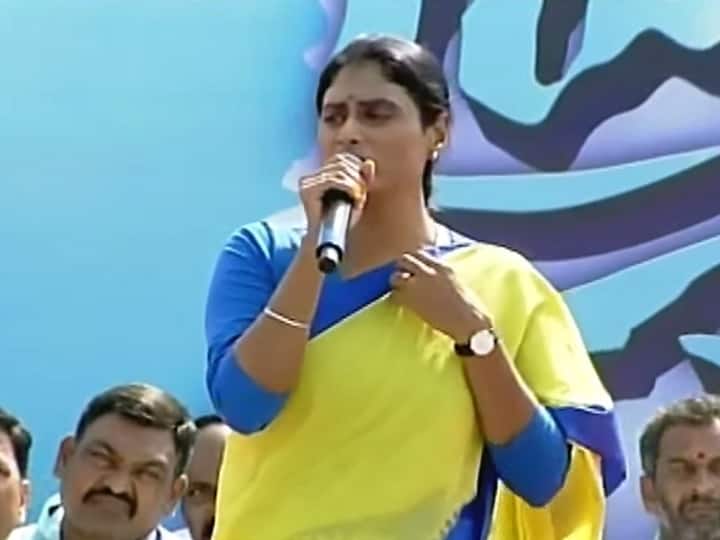 YS Sharmila Starts Praja Prasthana Yatra from Chevella and accuses CM KCR KTR YS Sharmila: నాతో రండి.. సమస్యల్లేకపోతే ముక్కు నేలకు రాస్తా, ఏడేళ్లుగా కేసీఆర్‌ను ప్రశ్నించే మగాడే లేడు: షర్మిల