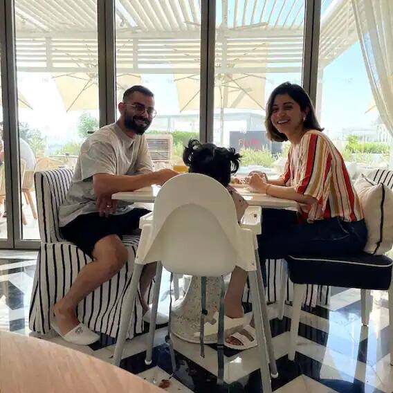 দুবাইয়ে জলখাবারের টেবিলে ক্যামেরার দিকে পিছন করে হাজির পুঁচকে ভামিকাও। ক্যাপশনে শুধু একটি লাল হৃদয়ের ইমোজি দিয়েই ছবিটি পোস্ট করেছেন বিরাট।