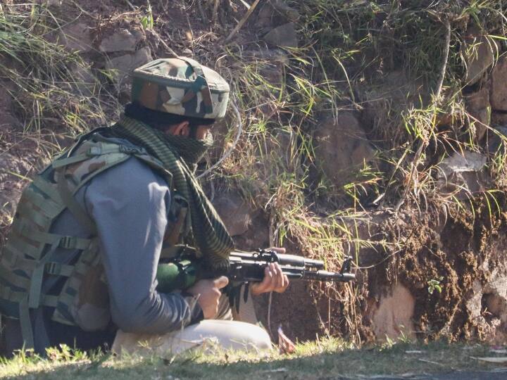 Jammu Kashmir Encounter: Two terrorists killed, two pistols recovered in an encounter with security forces in Jakura, Srinagar Jammu Kashmir Encounter: Srinagar के जकुरा में सुरक्षाबलों के साथ हुई मुठभेड़ में दो आतंकी ढेर, दो पिस्टल बरामद