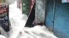 North Bengal Rain: কালিম্পং-গ্যাংটকগামী ১০ নম্বর জাতীয় সড়কে ধস নেমে বন্ধ বড় গাড়ি চলাচল| Bangla News