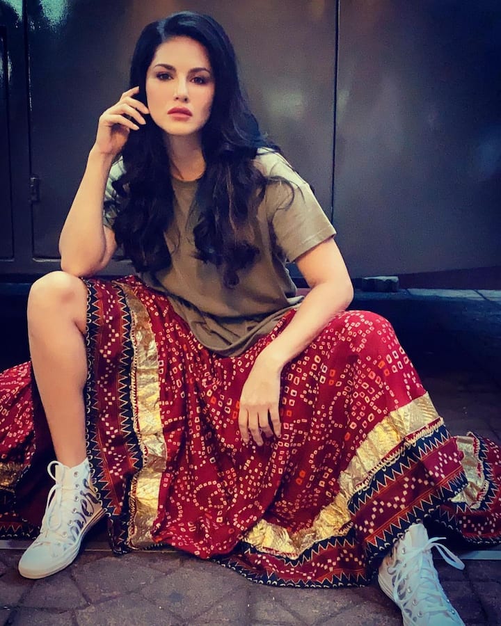 बिग बॉस के बाद एक्ट्रेस सनी लियोनी ने भी एक लंबा सफर तय किया है. उन्होंने इंडस्ट्री को कई सुपरहिट गाने दिए.