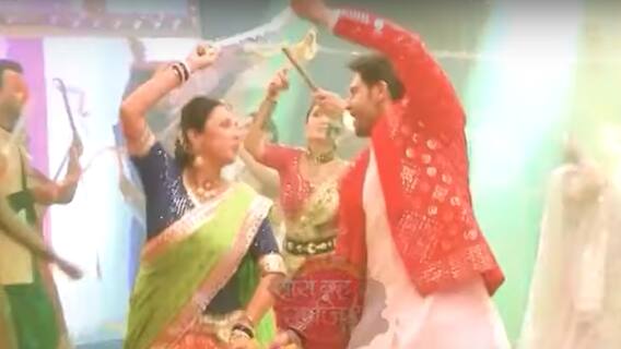 Anupamaa & Anuj enjoy Dandia in the serial