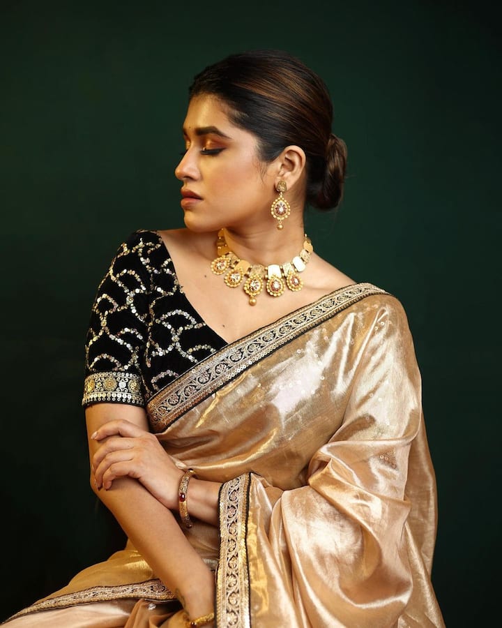 अनेकांनी तिच्या या फोटोला कमेंट्स आणि लाइक्स केले आहेत.  (Photo:@sanskruti_balgude_official/IG)