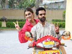 Photo : Kriti Sanon आणि Rajkummar Rao यांच्या Hum Do Hamare Do चं स्कुटरवर अनोखं प्रमोशन!