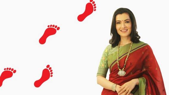 নিজে হাতে রাঁধলেন ভোগ,করলেন যাবতীয় আয়োজন,বাড়ির লক্ষ্মীপুজোয় দশভূজা অর্পিতা