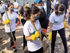 ਬਾਲੀਵੁੱਡ ਐਕਟਰਸ ਭੂਮੀ ਪੇਡਨੇਕਰ ਨਿਕਲੀ ਮੁੰਬਈ ਦੀ ਸਫਾਈ ਕਰਨ, ਵੇਖੋ ਤਸਵੀਰਾਂ