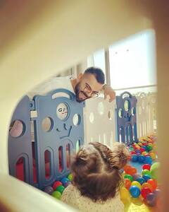 Virat Kohli: মেয়ের সঙ্গে খুনসুটিতে বিরাট-অনুষ্কা, ছবি প্রকাশ্যে আসতেই ভাইরাল