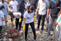 ਬਾਲੀਵੁੱਡ ਐਕਟਰਸ ਭੂਮੀ ਪੇਡਨੇਕਰ ਨਿਕਲੀ ਮੁੰਬਈ ਦੀ ਸਫਾਈ ਕਰਨ, ਵੇਖੋ ਤਸਵੀਰਾਂ