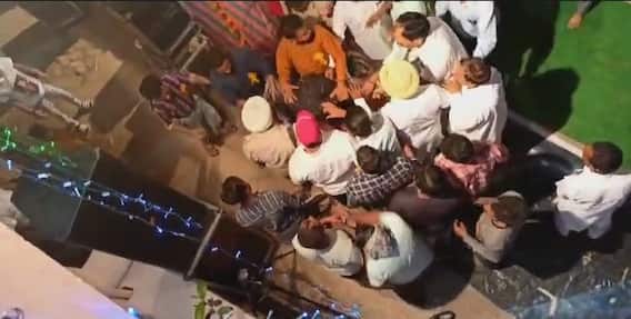 ਵਿਕਾਸ ਕੰਮਾਂ ਬਾਰੇ ਸਵਾਲ ਕਰਨ 'ਤੇ ਕਾਂਗਰਸੀ ਵਿਧਾਇਕ ਜੋਗਿੰਦਰਪਾਲ ਵੱਲੋਂ ਨੌਜਵਾਨ ਦਾ ਕੁਟਾਪਾ, ਵੀਡੀਓ ਵਾਇਰਲ ਵਿਕਾਸ ਕੰਮਾਂ ਬਾਰੇ ਸਵਾਲ ਕਰਨ 'ਤੇ ਕਾਂਗਰਸੀ ਵਿਧਾਇਕ ਜੋਗਿੰਦਰਪਾਲ ਵੱਲੋਂ ਨੌਜਵਾਨ ਦਾ ਕੁਟਾਪਾ, ਵੀਡੀਓ ਵਾਇਰਲ